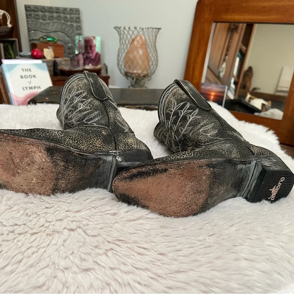 Handmade, Vintage Old Gringo Boots. Round toe size 6M. Black w cream Free People - Picture 10 of 13